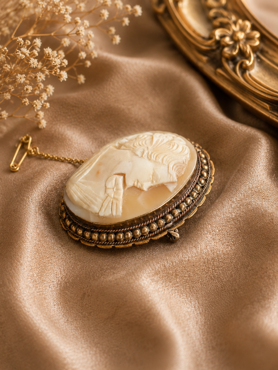Vintage Pinchbeck Cameo Brooch