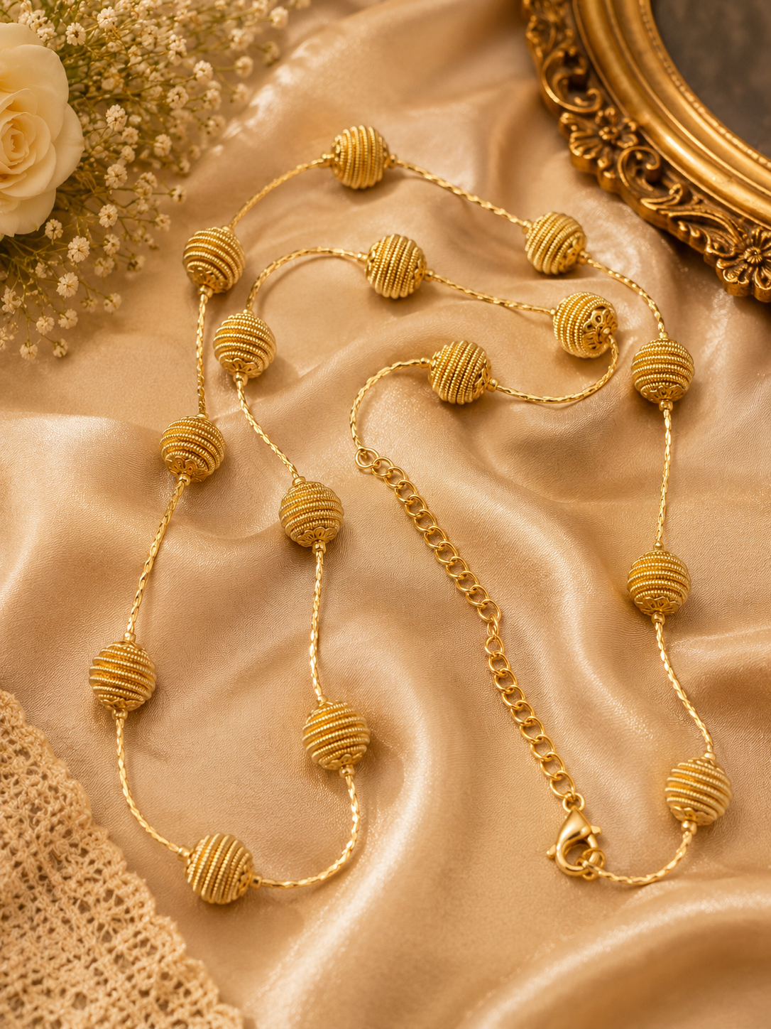 Gold Tone Ribbed Bead Necklace